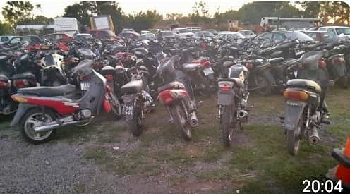 CONDUCIA ALCOHOLIZADO Y SE NEGO A ENTREGAR EL AUTO. QUEDO DETENIDO 6 deposito de motos secuestradas