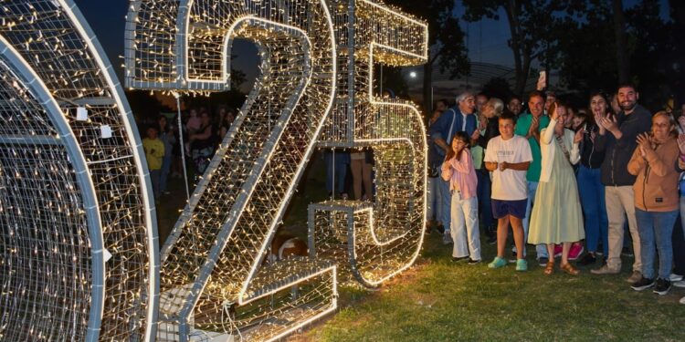 DESFILE NAVIDEÑO 2024 E ILUMINACION  DE LA CIUDAD PARA ESPERAR LAS FIESTAS