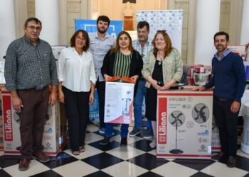 CON APOYO PROVINCIAL, SE ENTREGÓ EQUIPAMIENTO PARA INSTITUCIONES EDUCATIVAS DE BRAGADO