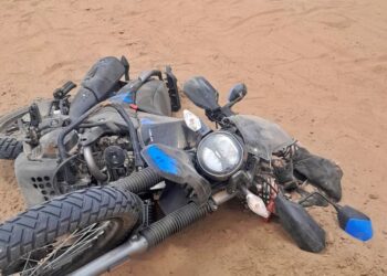 UNA MUJER CAYO DE SU MOTO CAMINO A WARNES. FUE TRASLADADA AL HOSPITAL