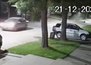 BUSCAN AL PROTAGONISTA DE UN ACCIDENTE EN LA MADRUGADA. CHOCO UNA MOTO CON DOS PERSONAS