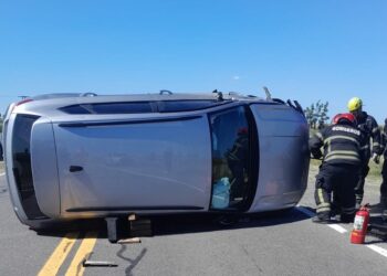 CHOQUE Y VUELCO EN RUTA 5, AFORTUNADAMENTE SIN VÍCTIMAS.