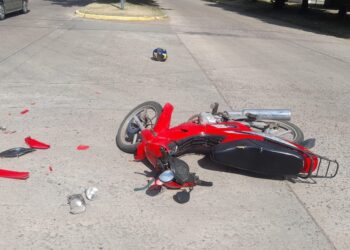 UN HOMBRE HERIDO AL CHOCAR CON SU MOTO