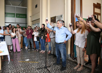 BRITOS ANUNCIÓ UN BONO DE REYES DE $100.000 PARA MUNICIPALES