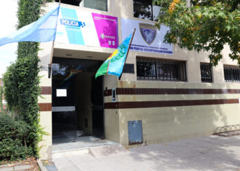 INAUDITO: UN SUJETO SE PRESENTO DONDE LO ESTABA DENUNCIANDO SU MUJER POR VIOLENCIA DE GENERO Y ARREMETIO HASTA CON LA POLICIA