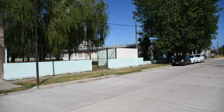 EL INTENDENTE GUILLERMO BRITOS PRESENTÓ LA OBRA DE ASFALTO EN LA CALLE 15 Y PUEYRREDÓN