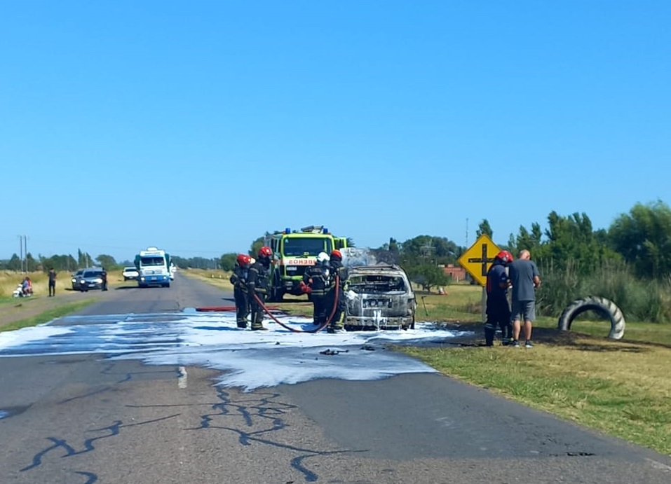 INCENDIO DE UN AUTOMOVIL EN RUTA 5. AFORTUNADAMENTE SIN HERIDOS 4 incendio ruta 46 jeep