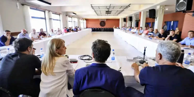 ¿VAMOS A GESELL? LA INVITACION DE KICILLOF A LOS INTENDENTES PERONISTAS. FUE BARENGHI