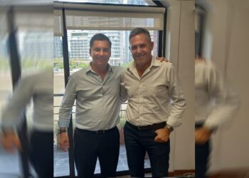 MARCOS PARABUE SE MUESTRA TAMBIEN EN EL ESCENARIO DE LA LIBERTAD AVANZA BRAGADO