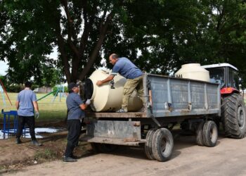 DURARON POCO… SE LLEVAN LOS TANQUES DE ABSA. ¿QUIEN SE HACE RESPONSABLE?