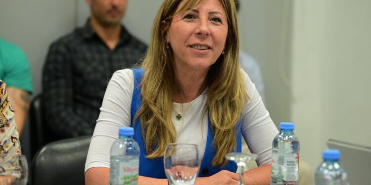 LA DIPUTADA VACCAREZZA PIDE QUE MILEI CUMPLA SU PROMESA SOBRE LAS RETENCIONES