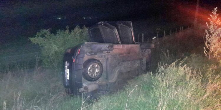 VUELCO EN EL CAMINO REAL A MECHITA. UN JOVEN HERIDO 1 VUELCO EN EL CAMINO REAL A MECHITA. UN JOVEN HERIDO