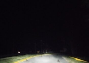 EL PELIGROSO CRUCE DE 46 Y ACCESO PERON ESTA SIN ILUMINACION DESDE HACE VARIOS DIAS.