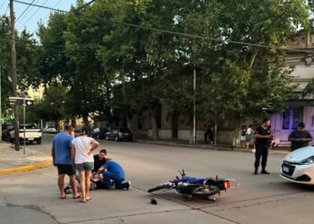 SEGUNDO ACCIDENTE DEL DIA. MOTO Y AUTOMÓVIL. HERIDO LEVE