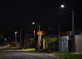 CON NUEVAS LUMINARIAS EN LAS ROSAS, EL MUNICIPIO CONTINÚA CON EL PLAN DE ALUMBRADO LED EN LOS BARRIOS