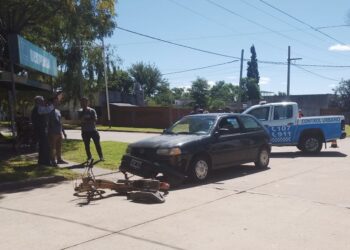 CHOQUE Y UN HOMBRE CON FRACTURA EN UNA PIERNA