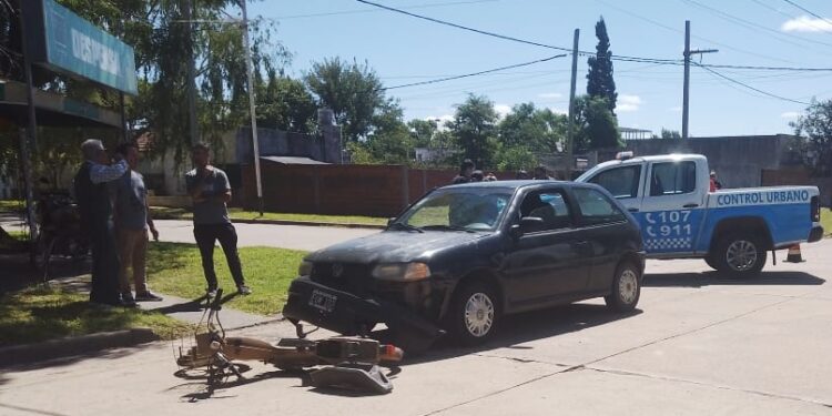 CHOQUE Y UN HOMBRE CON FRACTURA EN UNA PIERNA