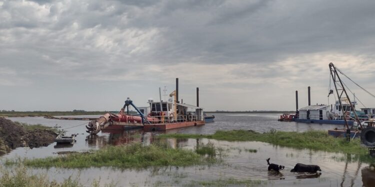 ALERTAN POR LA PARALIZACIÓN DE LAS OBRAS DE DRAGADO DEL RÍO SALADO 1 ALERTAN POR LA PARALIZACIÓN DE LAS OBRAS DE DRAGADO DEL RÍO SALADO