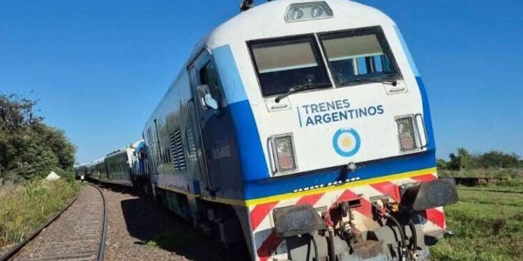 DESCARRILÓ EN MERCEDES EL TREN QUE HABÍA SALIDO DE BRAGADO Y SE DIRIGÍA HACIA ONCE 1 DESCARRILÓ EN MERCEDES EL TREN QUE HABÍA SALIDO DE BRAGADO Y SE DIRIGÍA HACIA ONCE