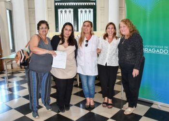 ENTREGARON MOBILIARIO A ESCUELAS DEL DISTRITO