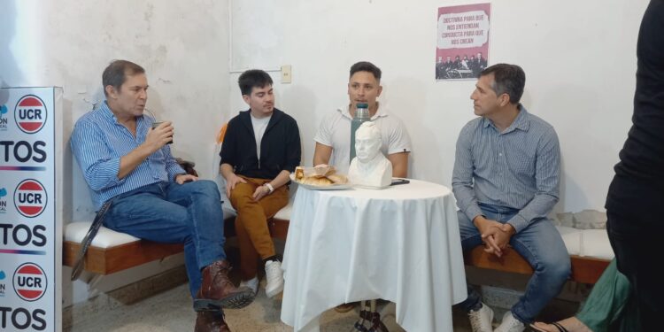 EL INTENDENTE DE VIAMONTE, FRANCO FLEXAS, FUE RECIBIDO EN LA CASA RADICAL BRAGADO