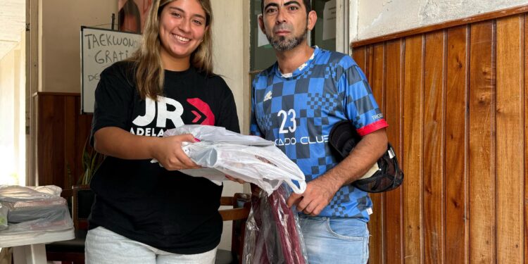 LA JUVENTUD RADICAL BRAGADO ENTREGÓ LOS ÚTILES ESCOLARES COLECTADOS Y LE AGRADECIÓ EL APOYO DE LA COMUNIDAD