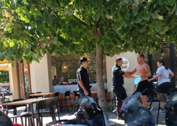 EN PLENO CENTRO Y A PLENA LUZ DEL DIA, PERSECUCION POLICIAL POR UN CASO DE VIOLENCIA DE  GÉNERO