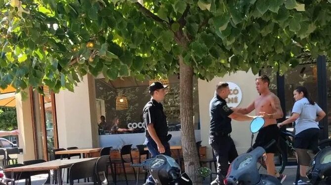 EN PLENO CENTRO Y A PLENA LUZ DEL DIA, PERSECUCION POLICIAL POR UN CASO DE VIOLENCIA DE GÉNERO 1 EN PLENO CENTRO Y A PLENA LUZ DEL DIA, PERSECUCION POLICIAL POR UN CASO DE VIOLENCIA DE GÉNERO