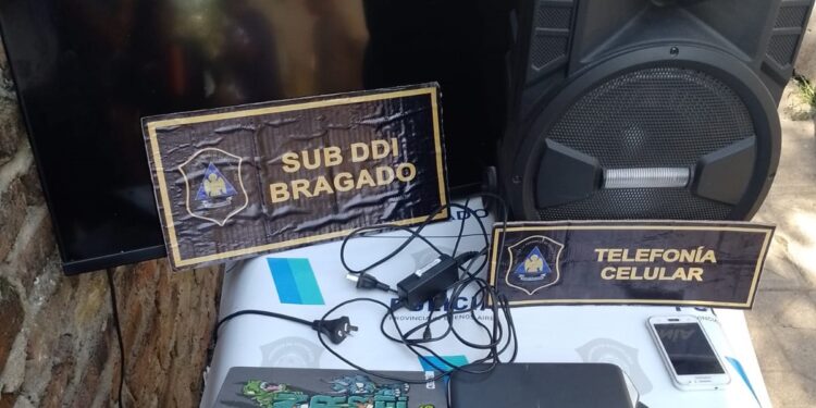 LA POLICIA DE BRAGADO REALIZO UNA DETENCION Y HABRIA LOGRADO ESCLARECER EL ROBO EN LA ESCUELA N° 4.