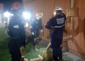 ENTRENAMIENTO EN TAPALQUÉ CON BOMBEROS DE  LA BRIGADA USAR 13
