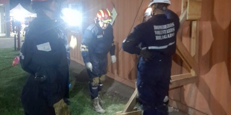 ENTRENAMIENTO EN TAPALQUÉ CON BOMBEROS DE  LA BRIGADA USAR 13