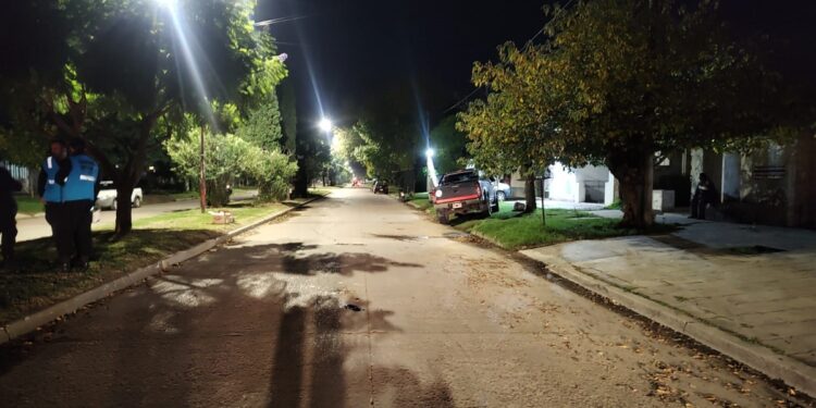 ACCIDENTE EN CALLE HNOS. ISLAS: TRES MUJERES EN MOTO CHOCARON UN PERRO 1 ACCIDENTE EN CALLE HNOS. ISLAS: TRES MUJERES EN MOTO CHOCARON UN PERRO