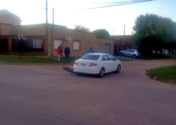UN MOTOCICLISTA HERIDO AL CHOCAR CON UN AUTOMOVIL