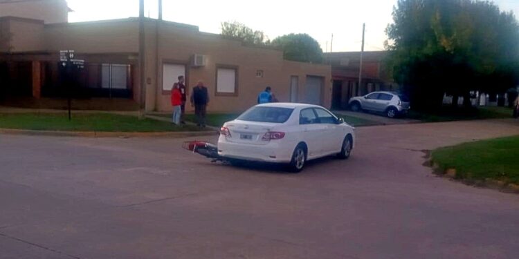 UN MOTOCICLISTA HERIDO AL CHOCAR CON UN AUTOMOVIL