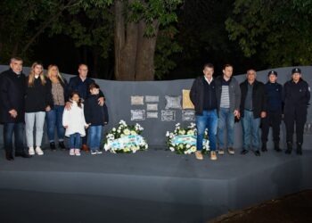 BRAGADO VOLVIÓ A HOMENAJEAR A SUS VETERANOS DE MALVINAS. HUBO VIGILIA Y ACTO