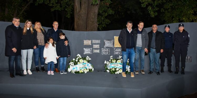 BRAGADO VOLVIÓ A HOMENAJEAR A SUS VETERANOS DE MALVINAS. HUBO VIGILIA Y ACTO