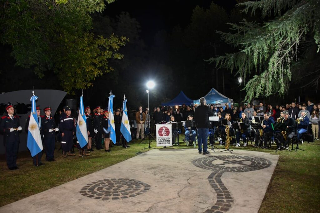 homenaje mavinas 25. 2jpg