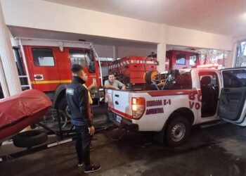 BOMBEROS: SINONIMO DE SOLIDARIDAD. UN MOVIL VIAJO A CAMPANA