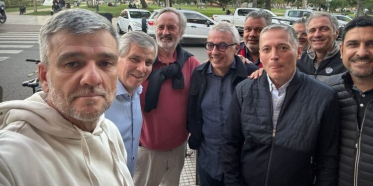 BRITOS REUNIÓ A INTENDENTES Y LEGISLADORES NO K Y ASOMA UN NUEVO ARMADO EN LA PROVINCIA DE BUENOS AIRES 1 BRITOS REUNIÓ A INTENDENTES Y LEGISLADORES NO K Y ASOMA UN NUEVO ARMADO EN LA PROVINCIA DE BUENOS AIRES