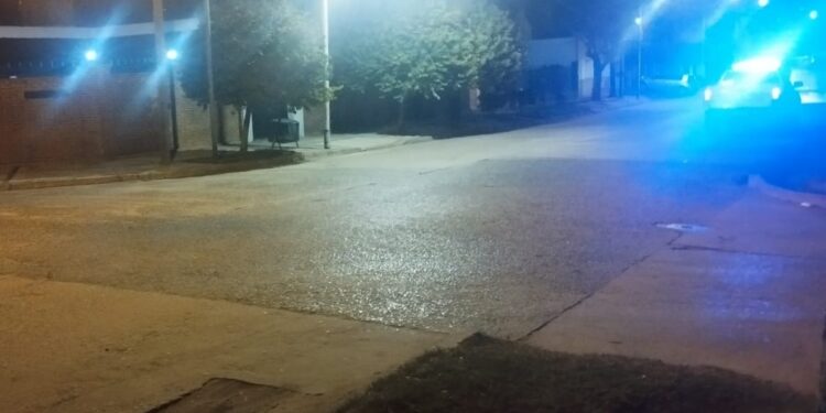 IBA EN BICICLETA, LA CHOCO UNA MOTO Y NO SE DETUVO