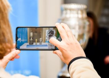 CON MUCHOS FANATICOS PRESENTES, LAS COPAS DE LA SELECCIÓN ARGENTINA PASARON POR BRAGADO