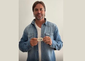 DE BRAGADO A URUGUAY. UN PRESENTE PARA LACALLE POU, REALIZADO POR EL PLATERO ADRIAN SENESI