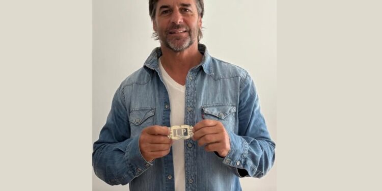 DE BRAGADO A URUGUAY. UN PRESENTE PARA LACALLE POU, REALIZADO POR EL PLATERO ADRIAN SENESI