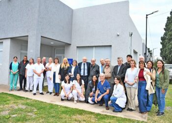CON LA PRESENCIA DEL INTENDENTE GUILLERMO BRITOS, QUEDÓ INAUGURADO EL CENTRO DE NEFROLOGÍA Y DIÁLISIS 1 CON LA PRESENCIA DEL INTENDENTE GUILLERMO BRITOS, QUEDÓ INAUGURADO EL CENTRO DE NEFROLOGÍA Y DIÁLISIS