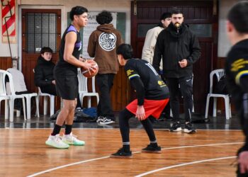 SIGUEN LAS FINALES LOCALES DE JUEGOS BONAERENSES. TOCO PADEL Y BASQUET 3 X 3