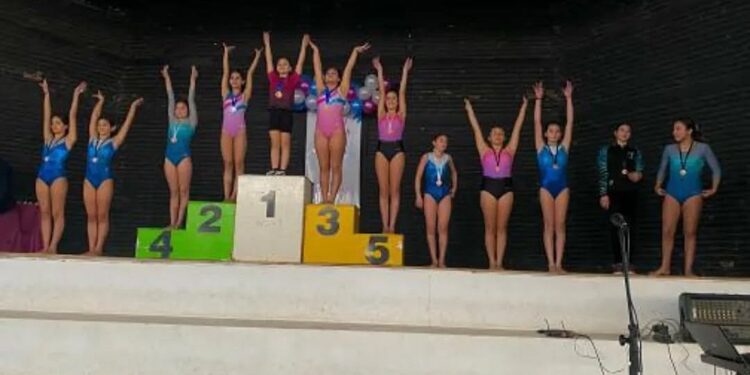 GIMNASTAS DE BRAGADO EN UN TORNEO REGIONAL EN CARLOS CASARES