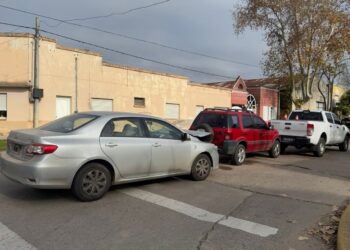 CAMIONETA DE LA MUNICIPALIDAD INVOLUCRADA EN TRIPLE CHOQUE