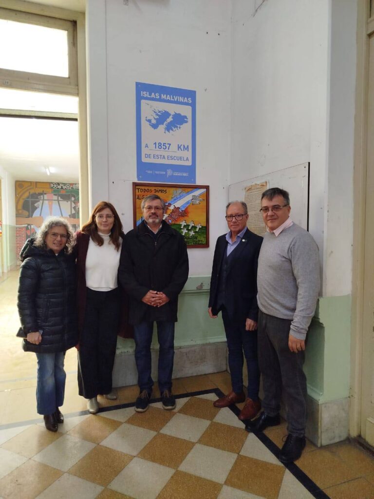 cartel malvinas escuelas