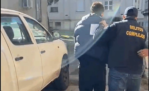 MAS ESCLARECIMIENTOS DEL AREA DE CIBERDELITO: DOS DETENIDOS EN RAMOS MEJÍA Y UNA RED DE ESTAFA DIGITAL BAJO LA LUPA 1 MAS ESCLARECIMIENTOS DEL AREA DE CIBERDELITO: DOS DETENIDOS EN RAMOS MEJÍA Y UNA RED DE ESTAFA DIGITAL BAJO LA LUPA