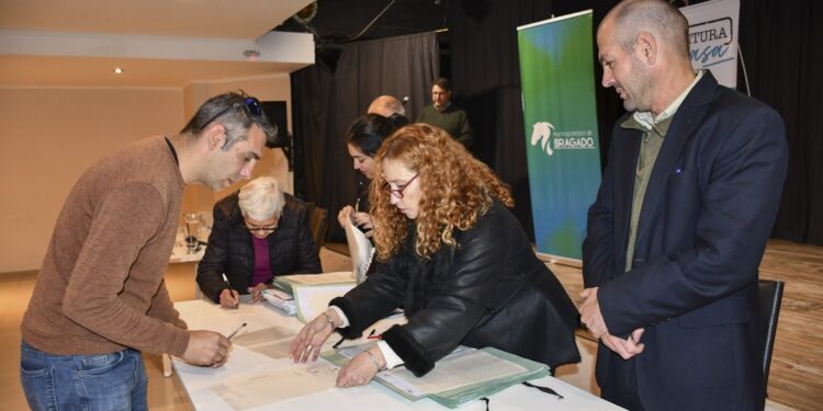 CON RESPALDO DE LA PROVINCIA, SE LLEVÓ A CABO UNA NUEVA JORNADA DE FIRMA DE ESCRITURAS